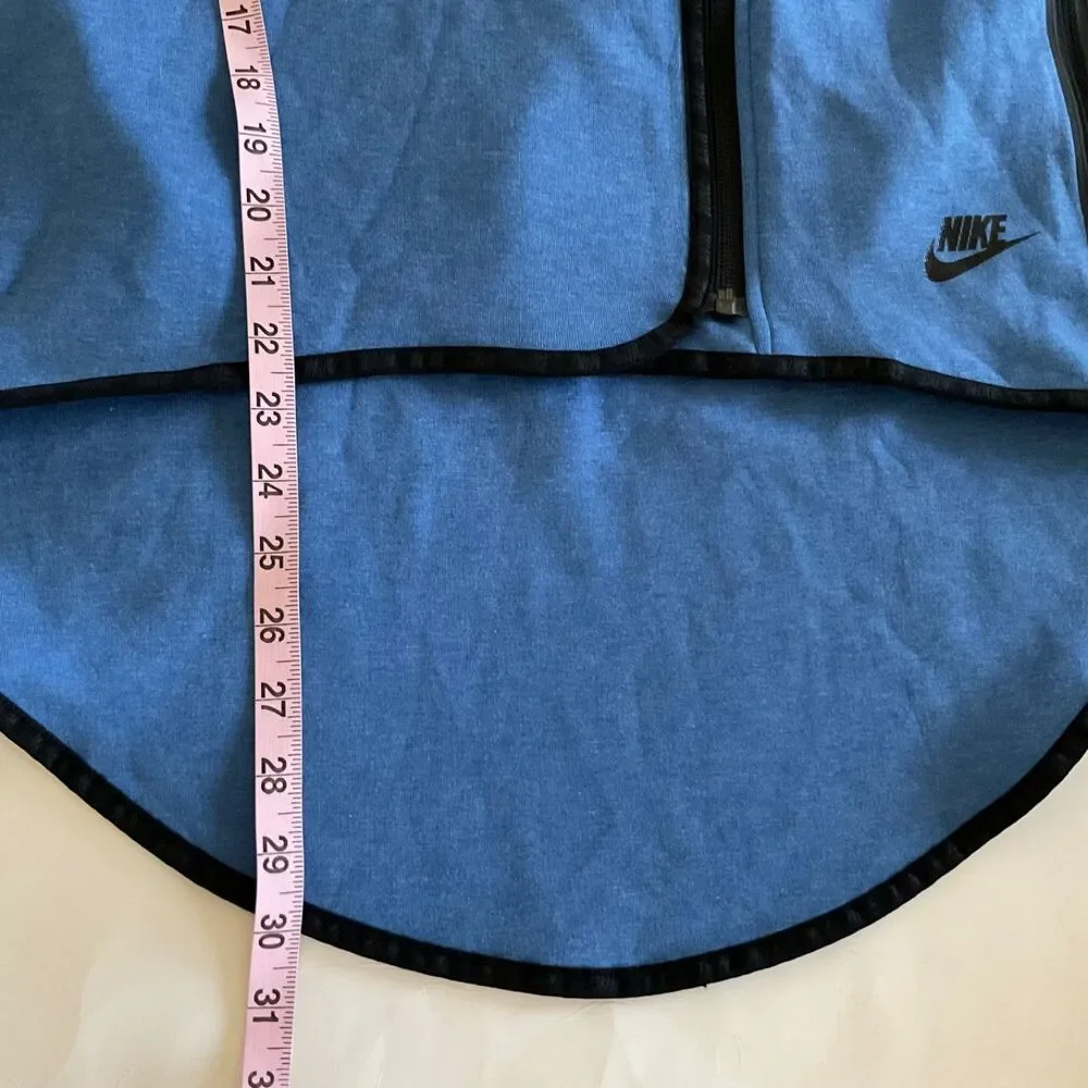 Nike sportswear tech
